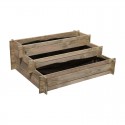 Huerto de madera de pino en escalera