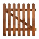 Puerta madera con herrajes valla Mustang