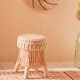Taburete de madera con flecos Macramé