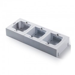 Caja de superficie universal de mecanismos triple