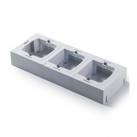 Caja de superficie universal de mecanismos triple