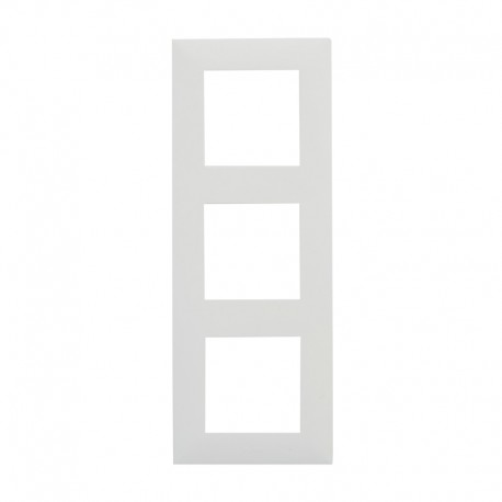 Marco triple para enchufe empotrable Niloe Step Legrand