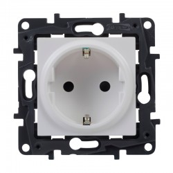 Base enchufe empotrable 2P + T Niloe Step Legrand