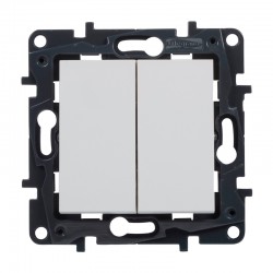 Conmutador doble empotrable Niloe Step Legrand